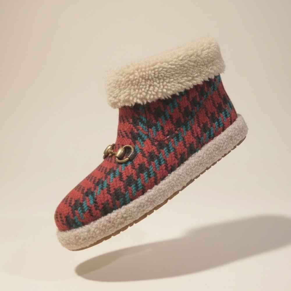 Gucci Plaid Red and Green Women's Slippers 38.5 Adorable Sheepskin Rubber Sole